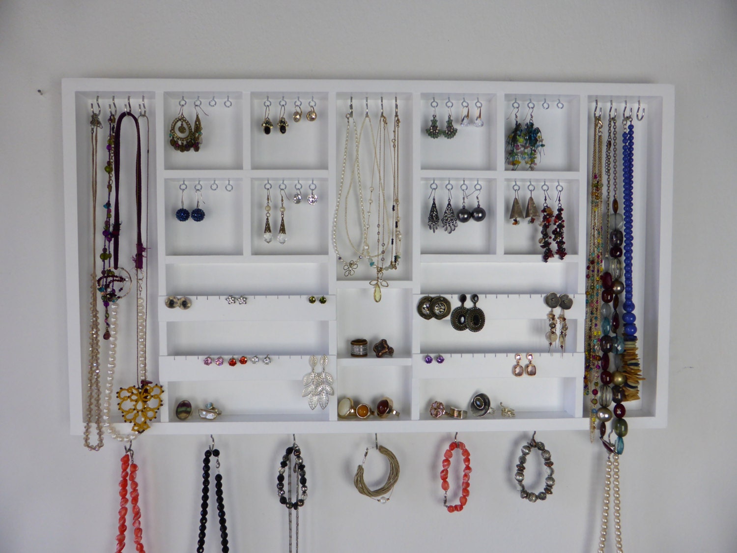 Large jewelry Organizer display in white with gold/silver