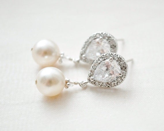 xenos braut bridal earrings drop pearl earrings ivory by sarahwalshbridal xenos braut bridal earrings drop pearl earrings ivory by sarahwalshbridal