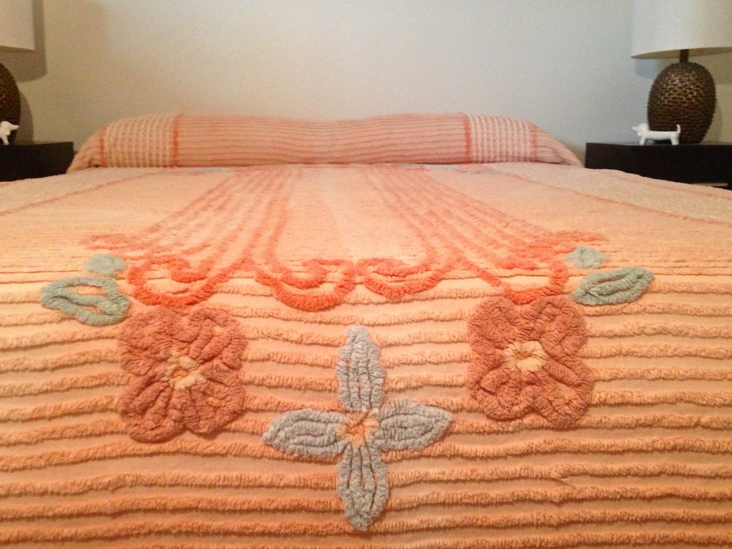Vintage 1950s Peach Chenille Bedspread // Needle by TreatVintage