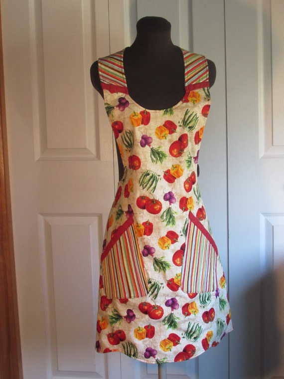 Handmade reversible apron with quilted pockets by QuiltedbyPeggyA