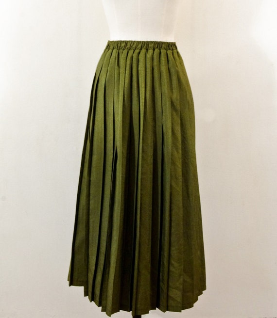 khaki pleated skirt