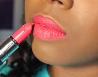 LET'S SHOP: Bright pink-red matte lipstick neon pink semi matte highly pigmented full coverage