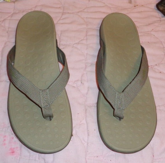 Mens Orthaheel Wave Vionic Flip Flop Thong by momspinkelephant1