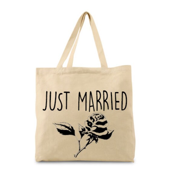 Just married sign. Tote bag. Honeymoon beach bag. Bridal shower gift ...