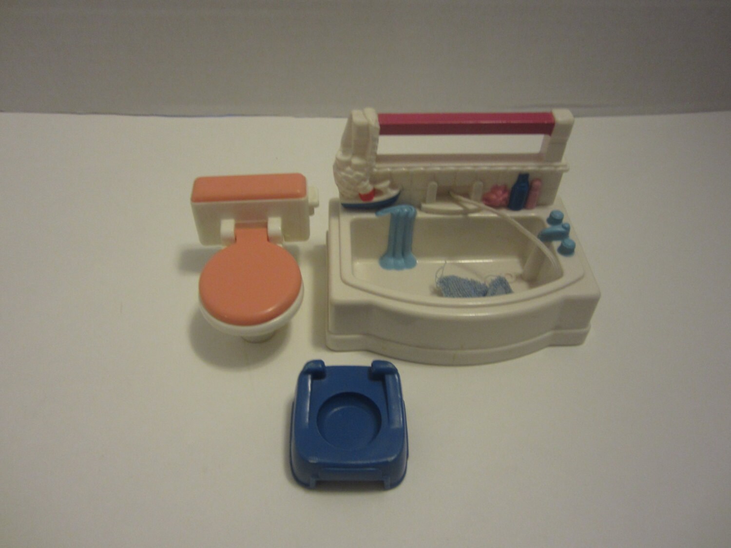 Fisher Price Loving Family Vintage Dollhouse Bathroom Furniture Set