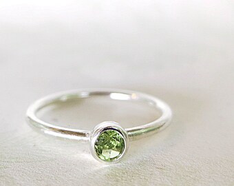 Peridot ring, Sterling Silver, green gemstone, Stacking, Minimal