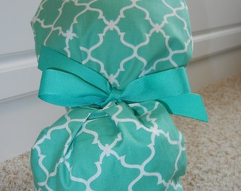 Turn Up Ponytail Scrub Hat in Teal Lattice Quatrefoil