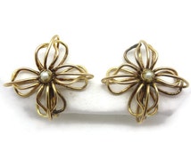 Popular items for wire flower earrings on Etsy