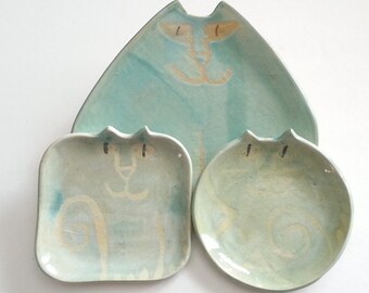 Cat pottery decor: set 3 kitty plate triangle round square HM soft rustic green dish trio unique feline pottery sale functional whimsical
