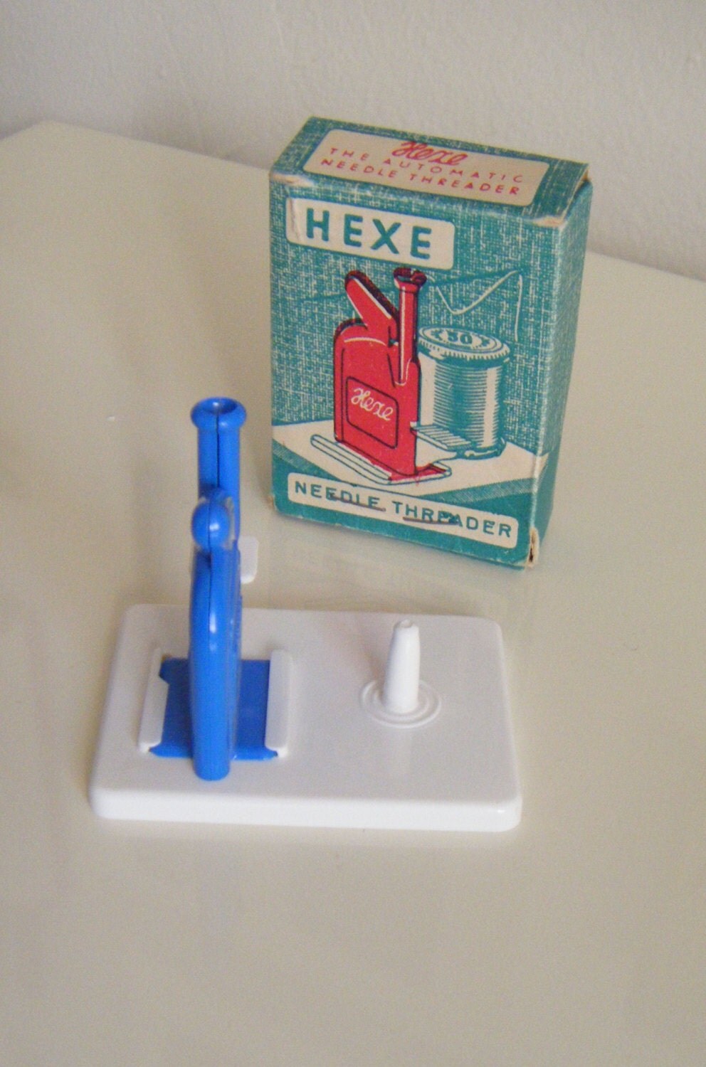 Vintage Sewing HEXE Needle Threader Einfadel