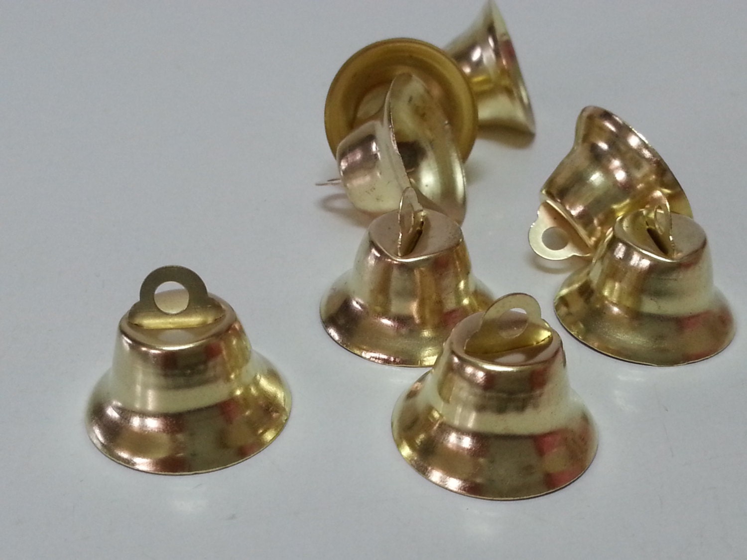 8 pcs Bell for Crafting, 1.9 cm (0.8 in), Bell Gold Tone, Crafting