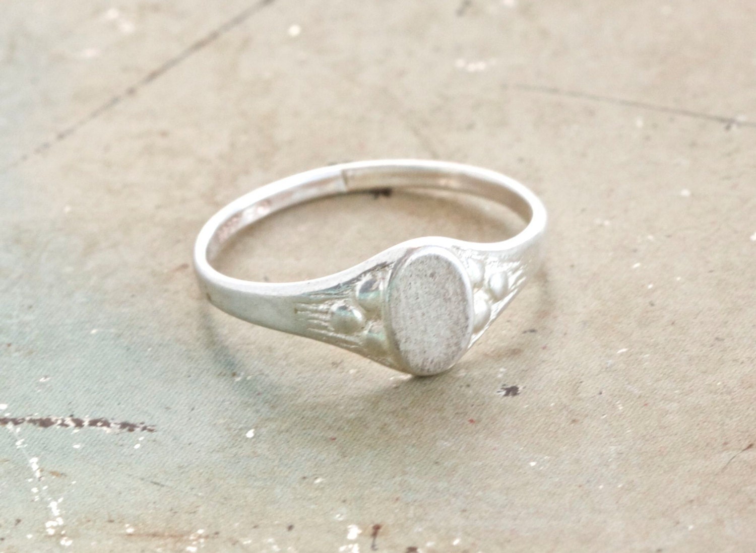 Antique Ring in Sterling Silver Ring Size 4 by Meanglean