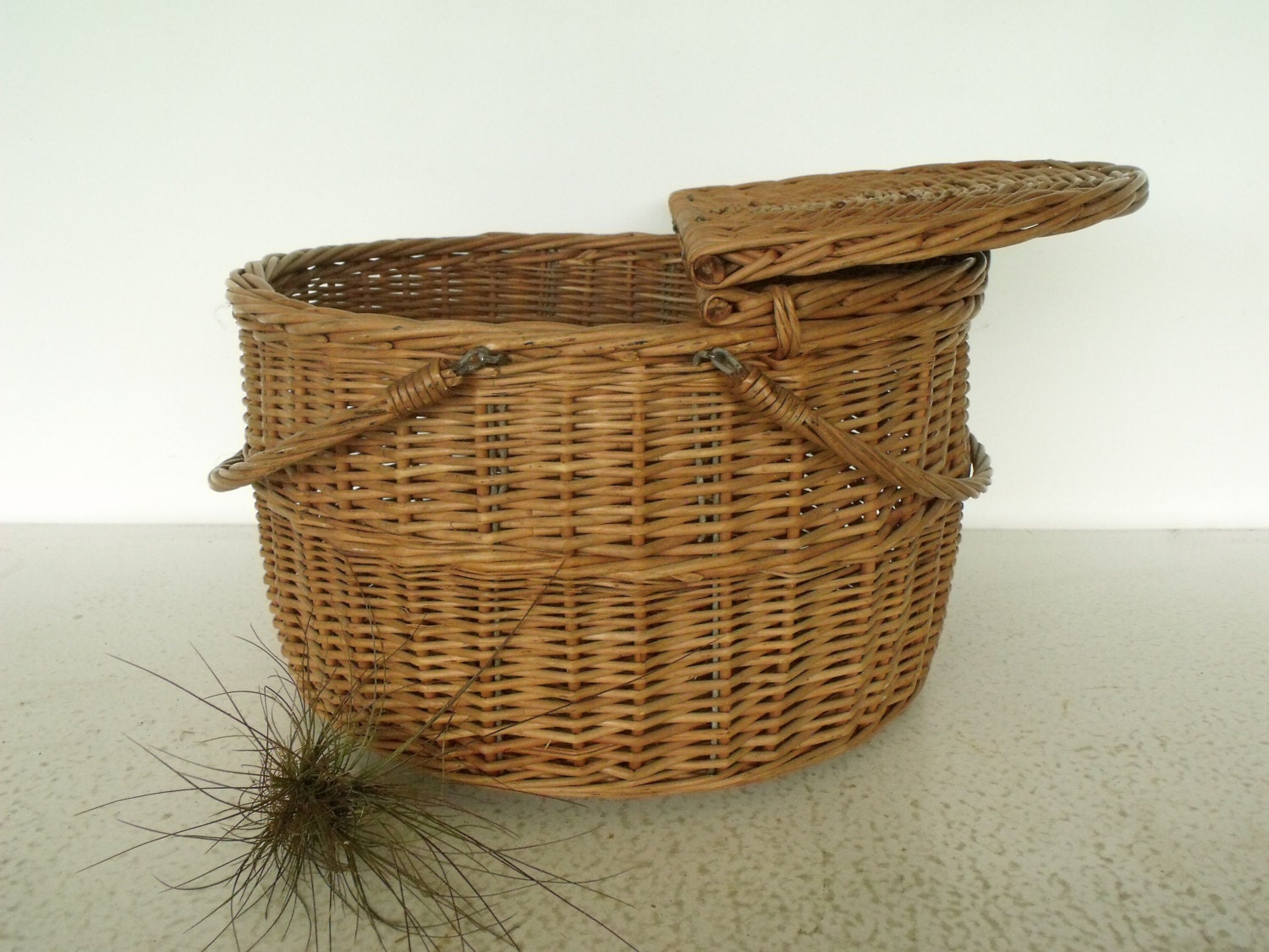 Round Basket Vintage with Hinged Lid Double Handle by KTsAttic