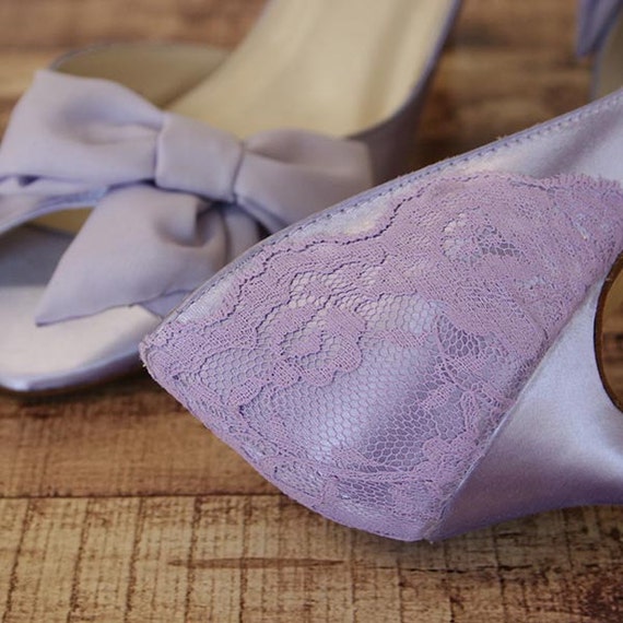 Lilac lace cupped bra with bow toe