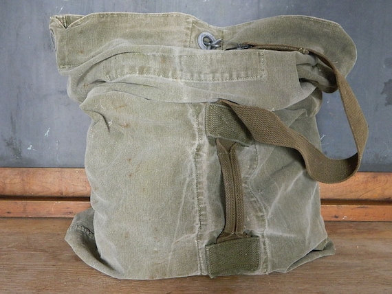 Vintage ARMY bag / olive green canvas / laundry / duffle