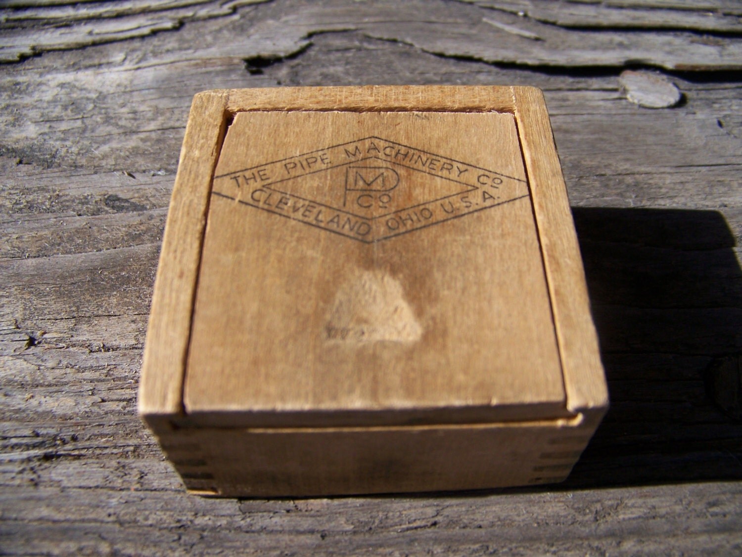 Vintage Small Wooden Tobacco Box. The Pipe Machinery Company