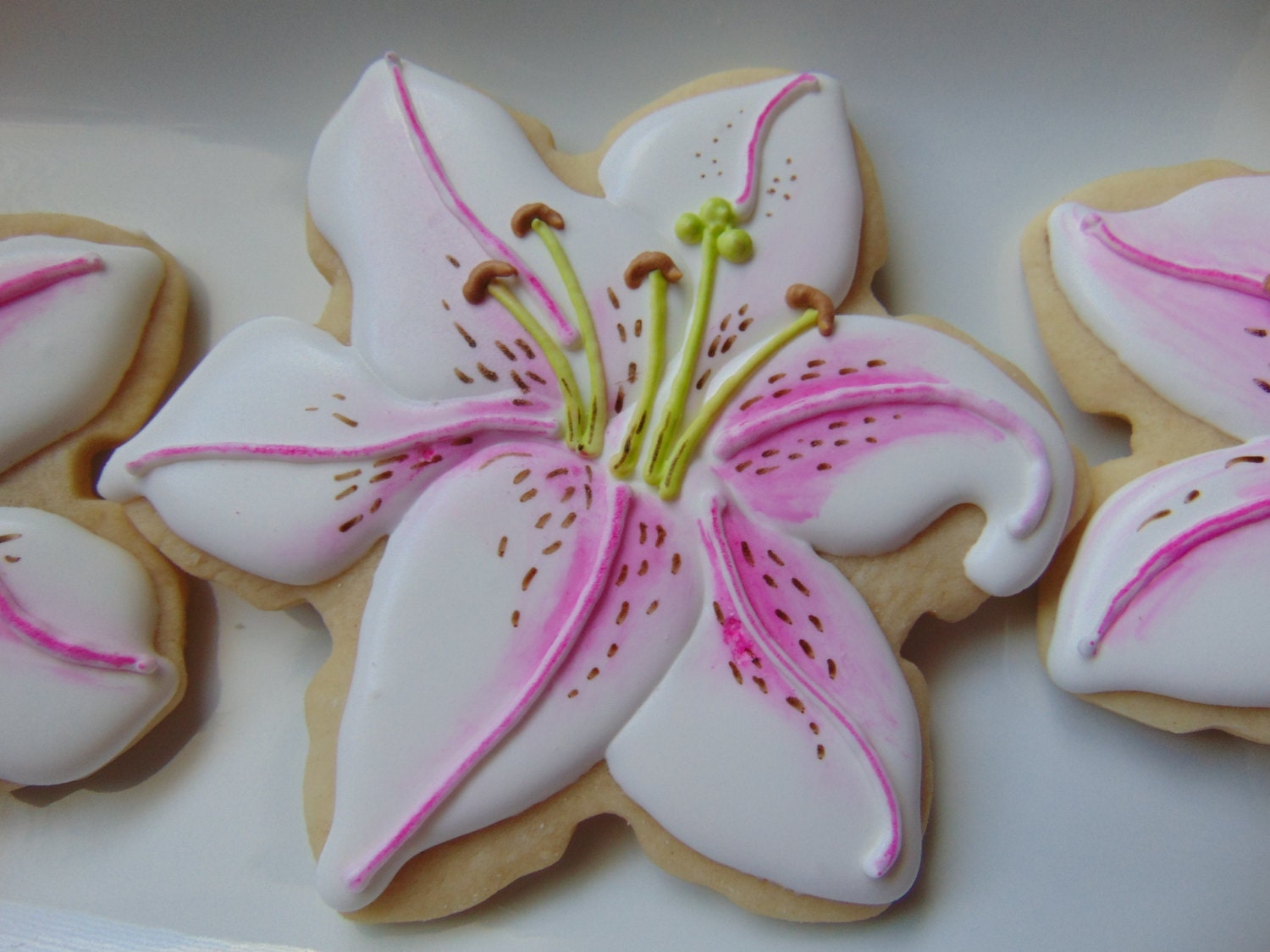 12 Lily Cookies