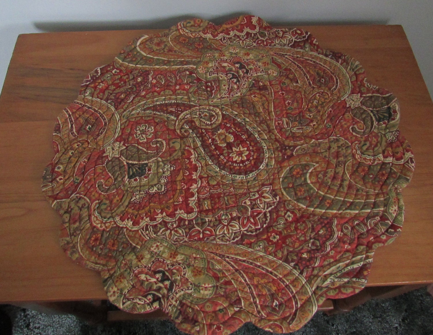 Round Place Mats Scalloped Edge Quilted Paisley Reversible