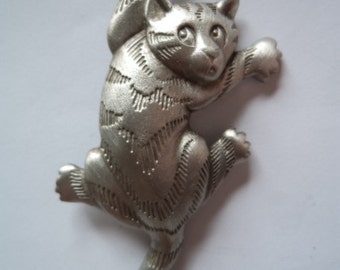 Vintage Signed JJ Silver pewter Climbing Cat Brooch/Pin