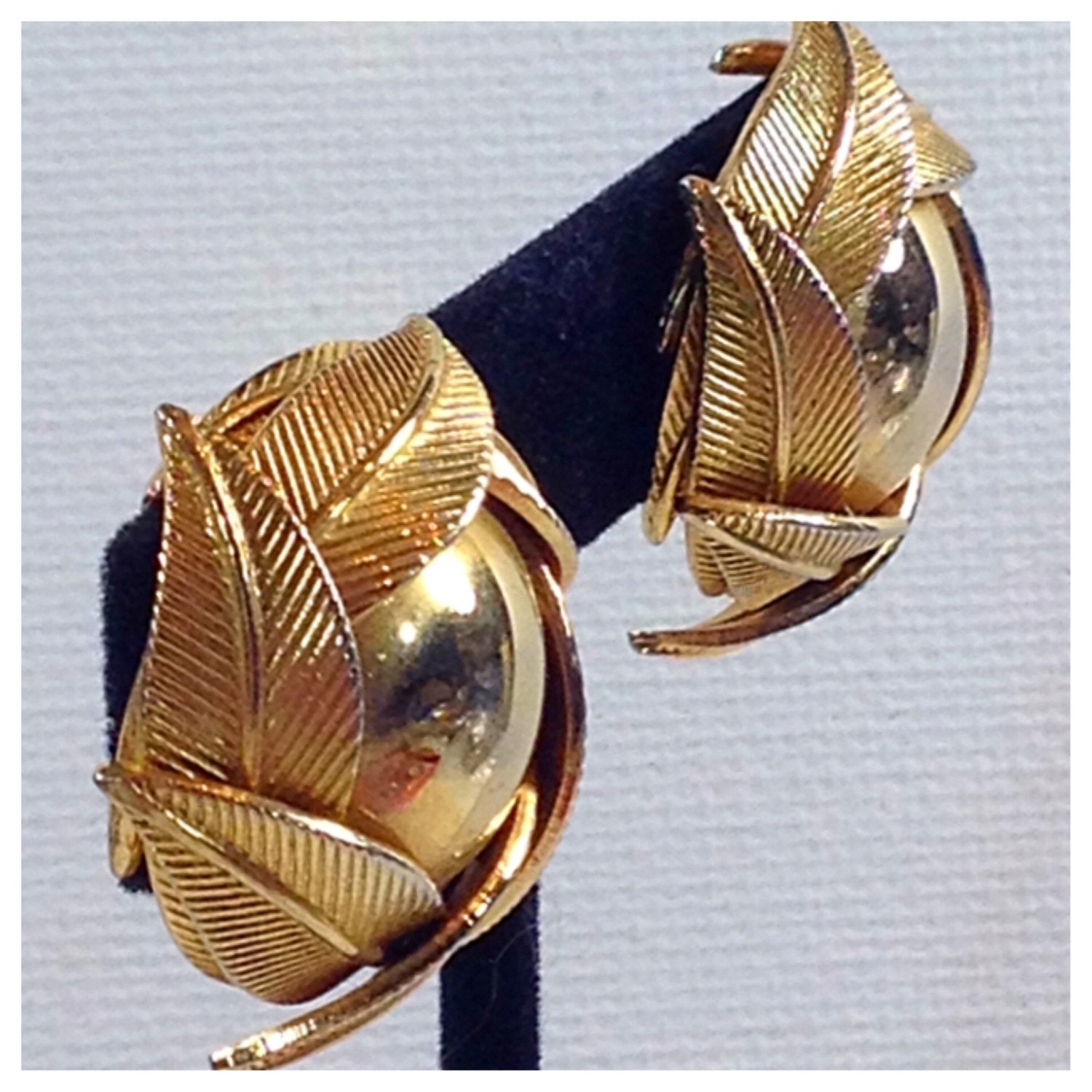 Vintage Gold Tone Clip on Earrings. Gold Leaf Earrings Leaf