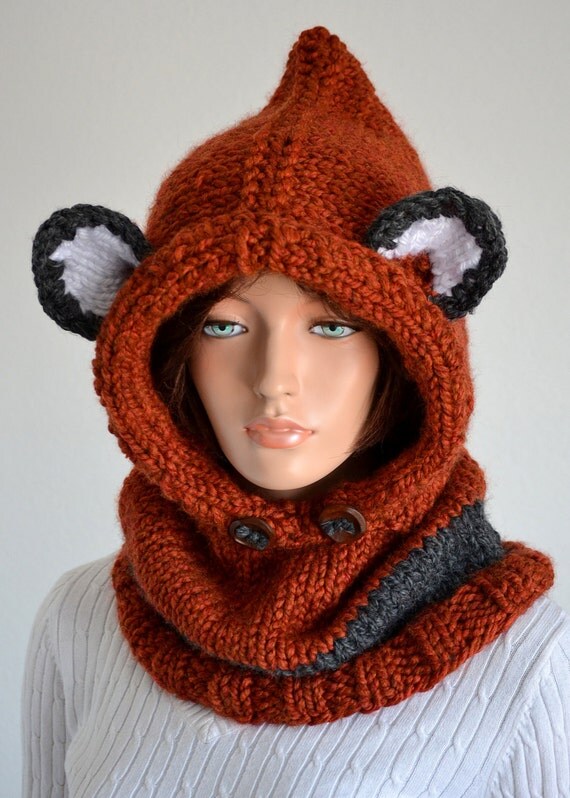 Handmade Failynn fox Cowl/ Knitted Wool Failyn Cowl/ Hooded
