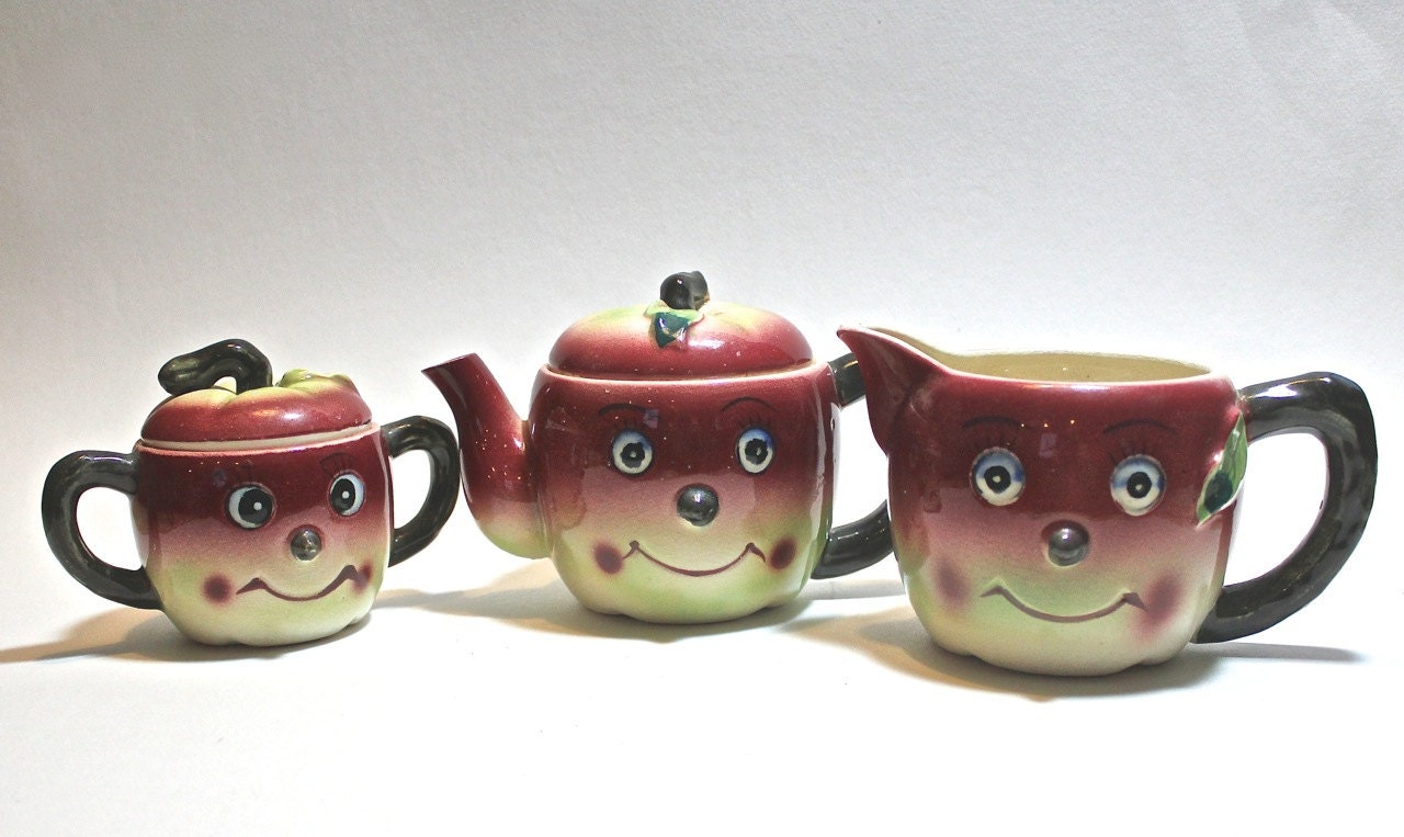 Vintage Kitsch Teapot, Creamer, Sugar Bowl/ Apple Tea Set Haute Juice