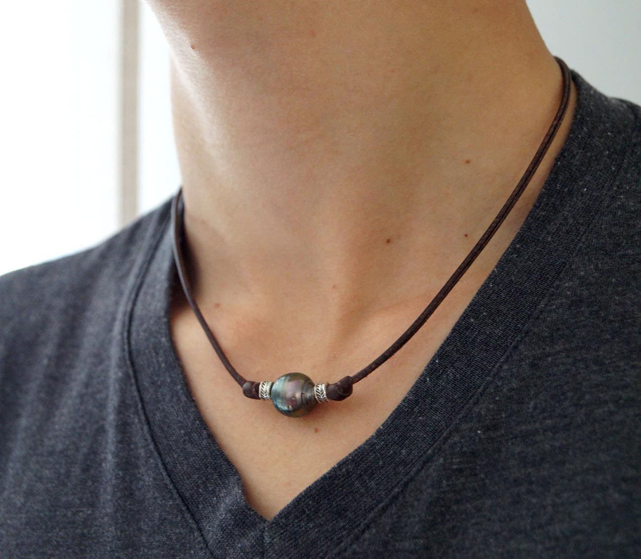 Collier homme ras de cou véritable perle de Tahiti par PerlaMundi