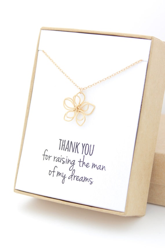 Gold delicate flower necklace (box photo)