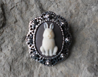Stunning Cameo Brooch (Ivory Bunny Rabbit on Brown)!!!! Beautiful Detail and Great Quality!!!!