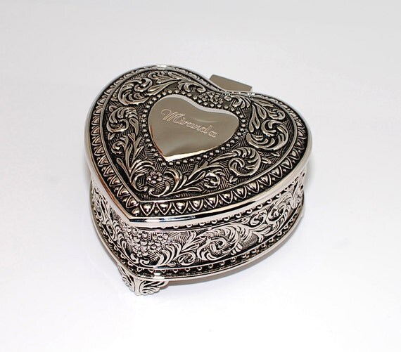 Personalized jewelry box Antique design heart shaped