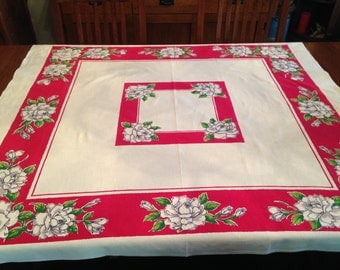 Beautiful Vintage 1950s Startex Nubby Cotton Tablecloth – White Roses With Pinky Red Border and Center