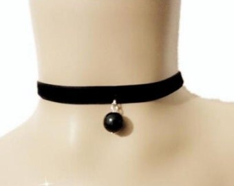 Simple Audrey Hepburn Inspired Black Velvet Choker Necklace