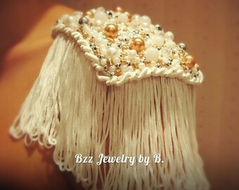 épaulette, beaded epaulette, bead embroidered epaulet, statement epaulette, pearl epaulette ultegra epaulet, retro epaulet vintage epaulette