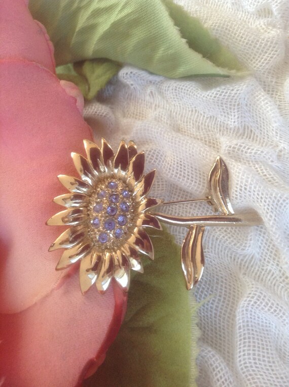 cheap gold color with white yellow enamel sunflower brooch