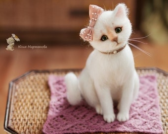 Very nice and sweet cat ,name is Marusya) made to order (4-weeks) needle felted white cat.23 cm tall,naturalistic style.