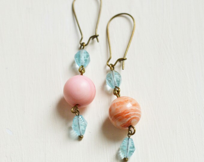 SALE! Earrings metal brass with beads of acrylic and glass in the style of the Boho Chic // Colorful, Ombre // Pink , Blue