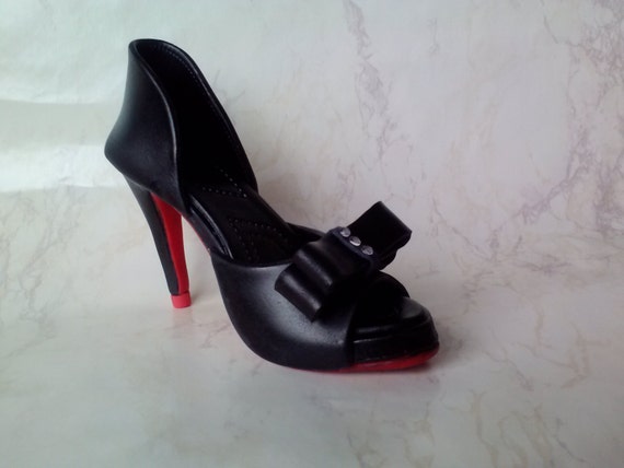 Black gum paste fondant high heel platform by MsgoodEtwoshoes