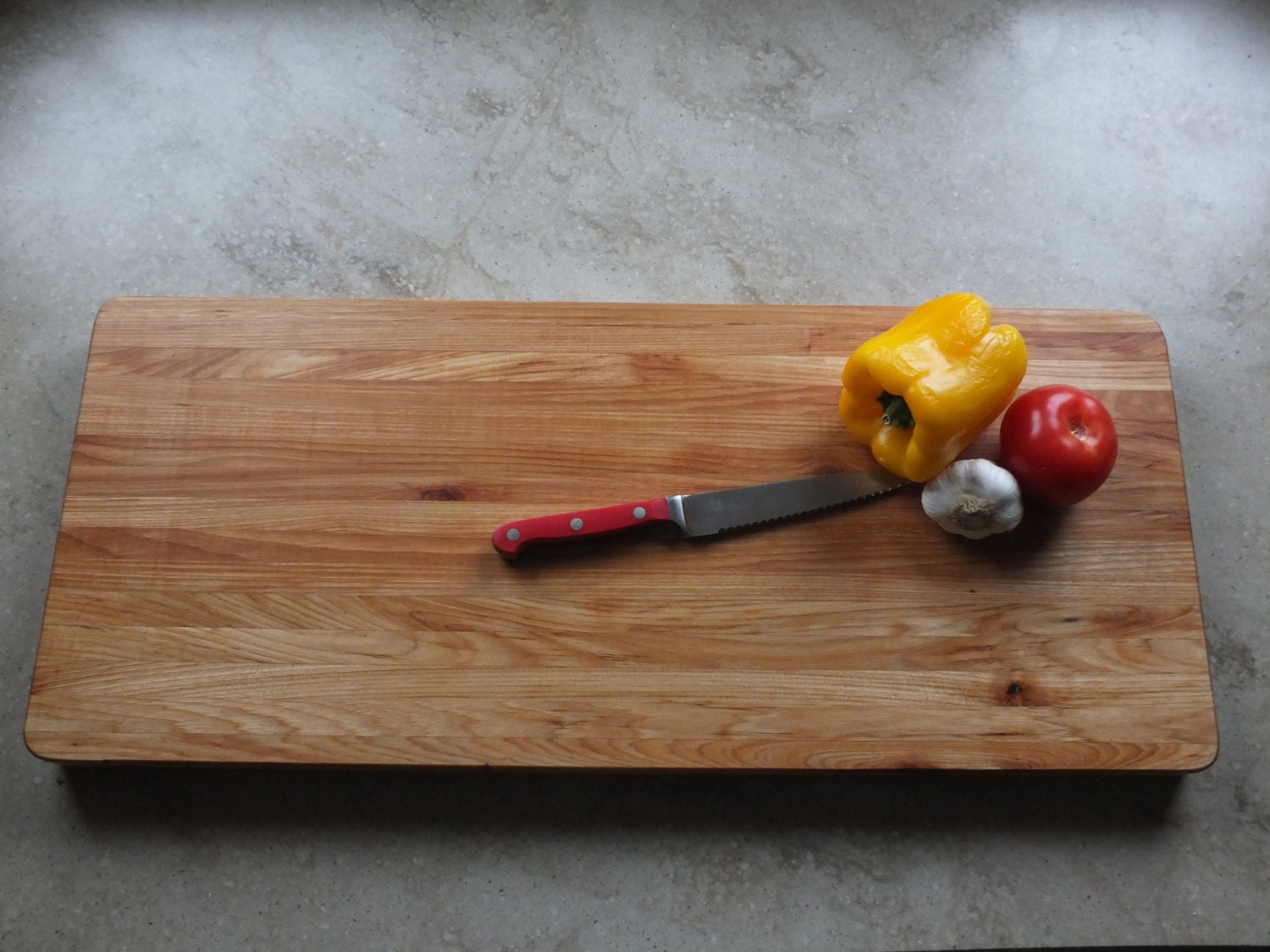 Hickory Cutting Board Edge Grain. This is a beautiful
