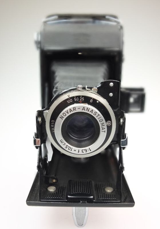 Folding bellows camera Zeiss Ikon camera