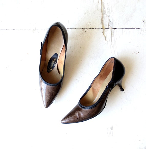 Vintage 1960s Stilettos / 60s Heels / Two Tone Shoes / Size 6