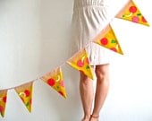 oilcloth bunting - Pizza time garland - 10 pizza slices made it with appliqué and patchwork oilcloth
