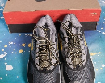 AIR HUMARA Nike Sneakers Size 9 2B by Me