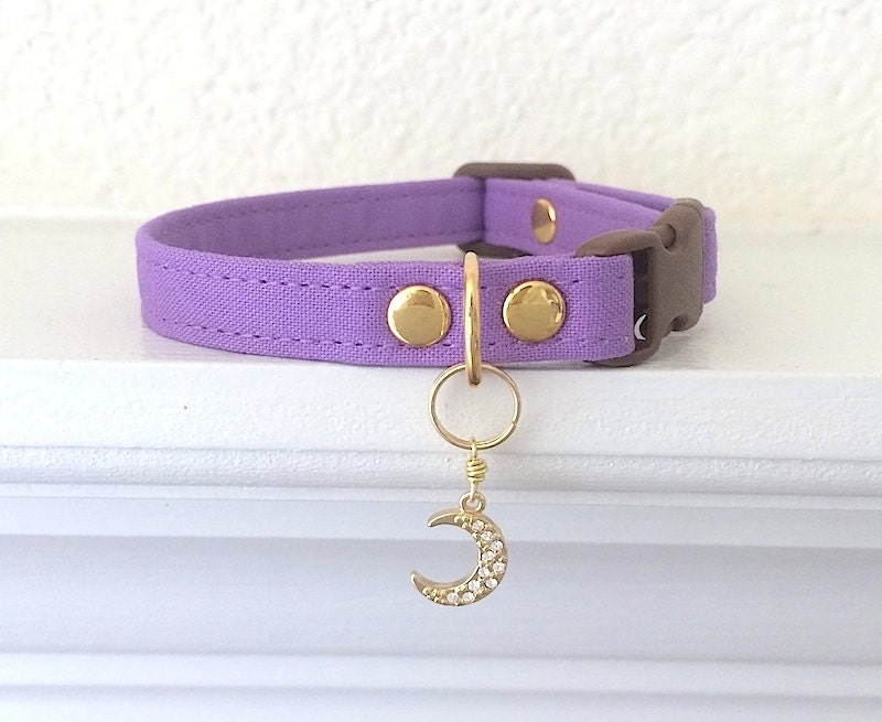 Luna Charm Cat Collar Light Purple medium size