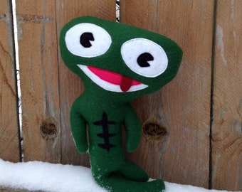 artemis clyde frog plush