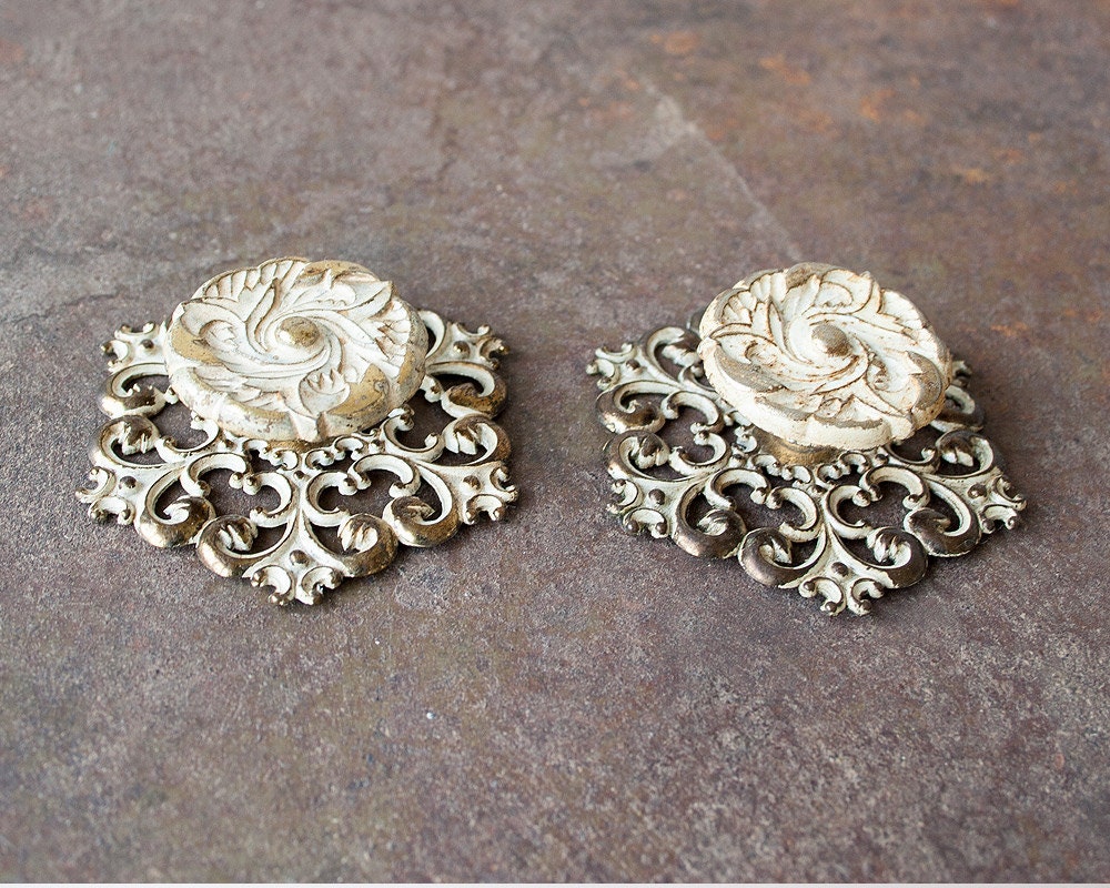 Vintage pair of knobs with decorative backplates Haute Juice