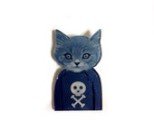 Rocker geeky Gray Cat Wearing a Sweater With A skull Toxic Print / Cool Funny Acrylic / Plastic Animal brooch Pin -Rock & Roll Gift Souvenir