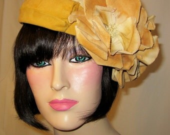 1940's Gold Velvet Hat/Chapeau with Gold Velvet Blossoms