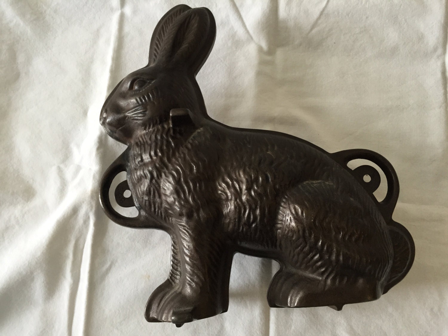 Vintage Griswold Cast Iron Rabbit/Bunny Mold by BsVintageDelights