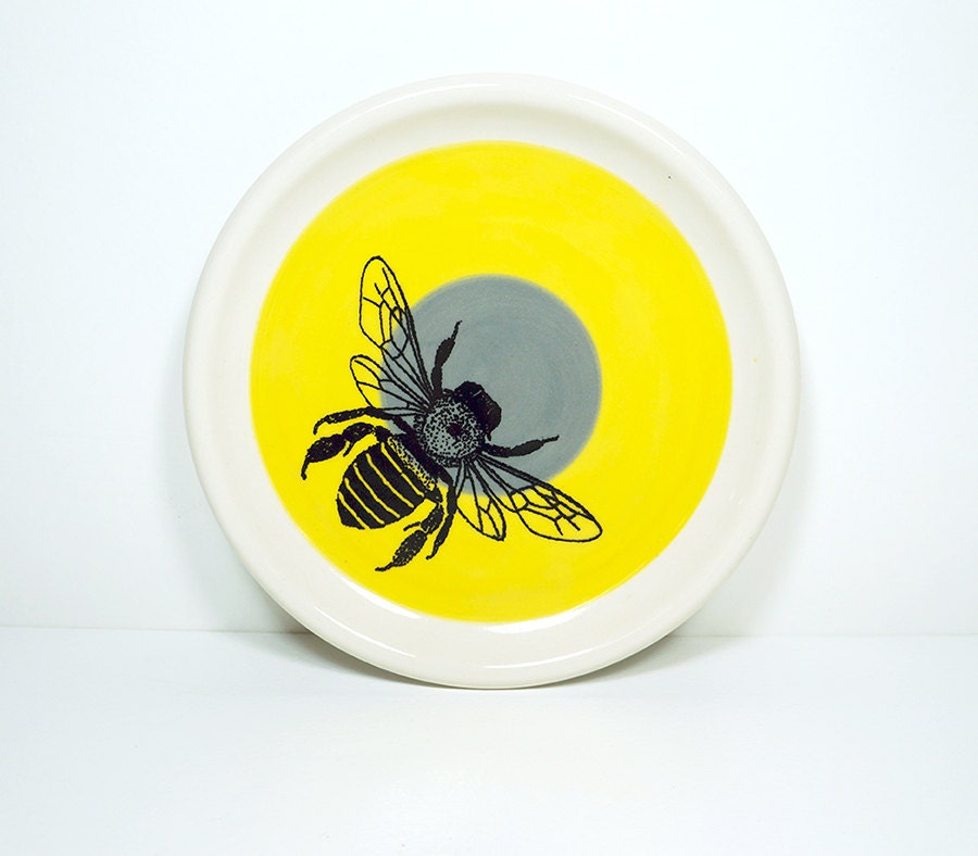 little plate honey bee in colour block of yellow & storm grey.