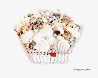 Vintage Folk Art Trinket Box, Handmade / Seashells